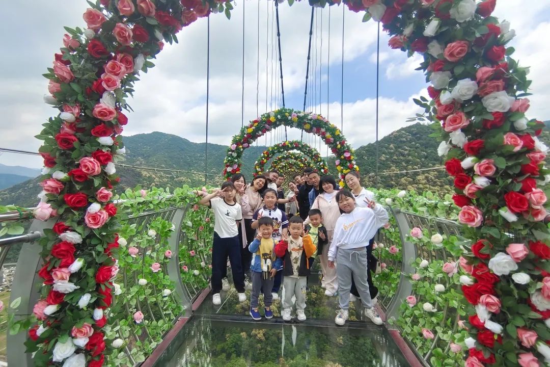 中話(huà)尋芳山海濱  江南光景一時(shí)新